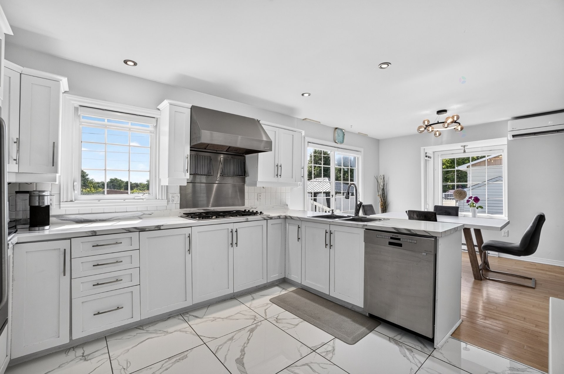 









422


Rue St-Laurent

,
Saint-Eustache,




QC
J7P3V5


