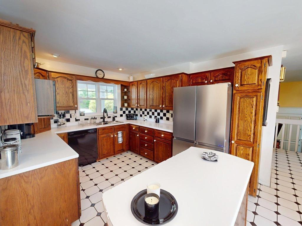












8 Glen Manor Drive

,
Dartmouth,




NS
B3A 3S5

