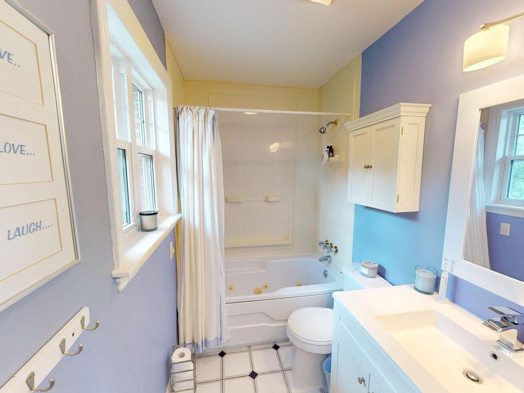 












8 Glen Manor Drive

,
Dartmouth,




NS
B3A 3S5

