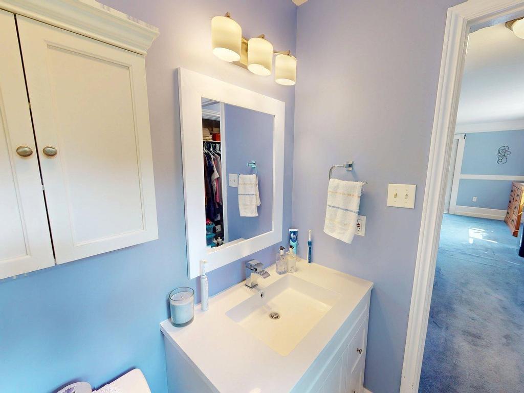 












8 Glen Manor Drive

,
Dartmouth,




NS
B3A 3S5

