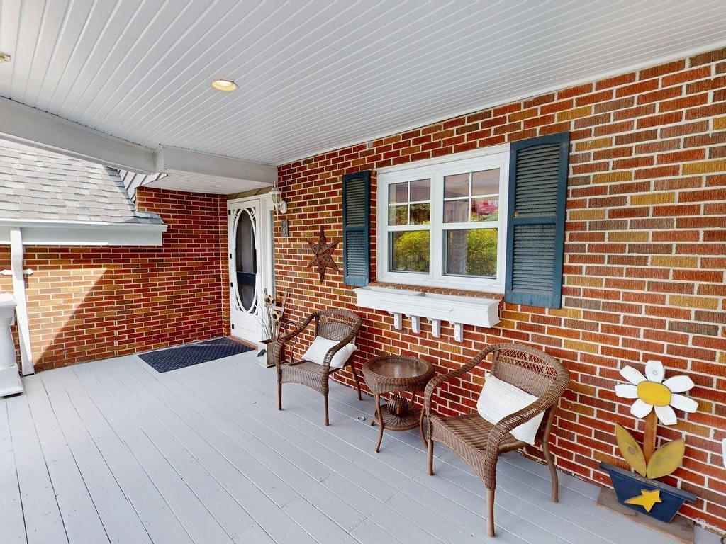 












8 Glen Manor Drive

,
Dartmouth,




NS
B3A 3S5

