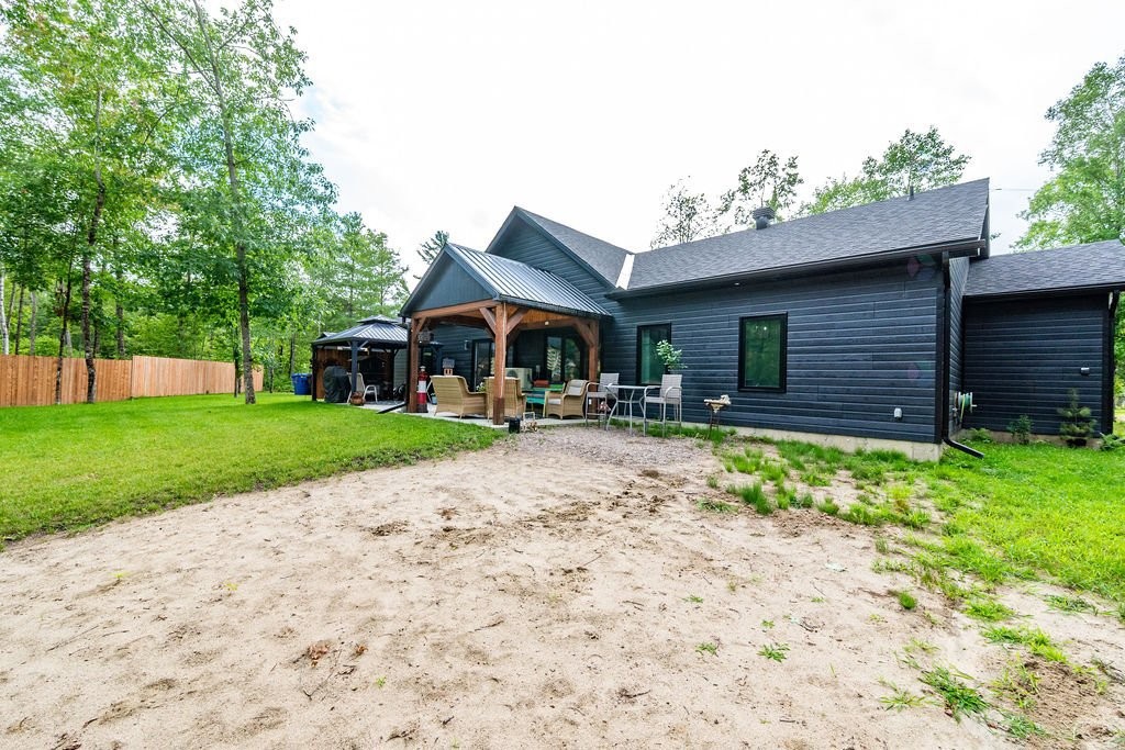 









140


Av. Paradise

,
Mansfield-et-Pontefract,




QC
J0X1R0

