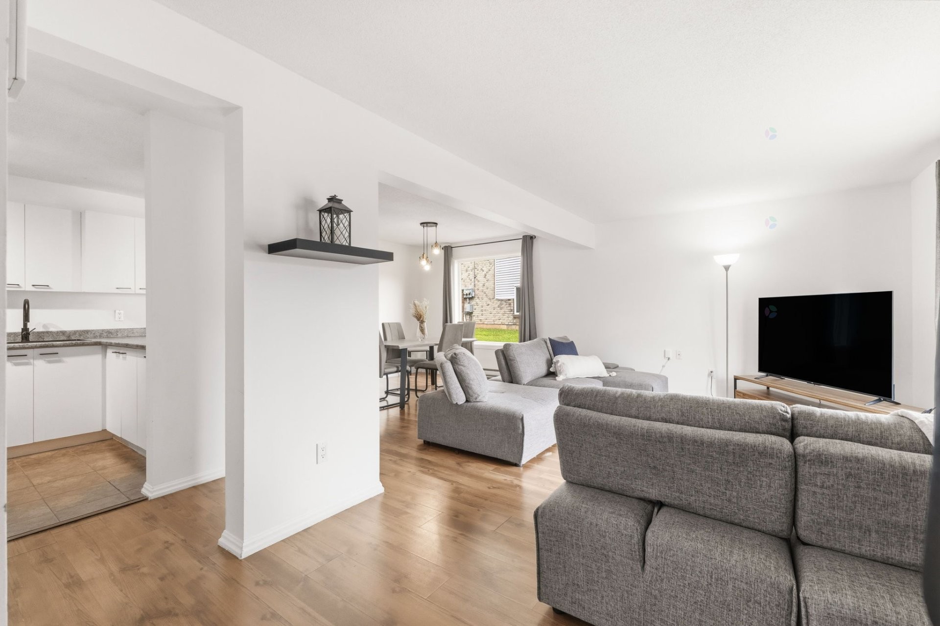 









186


Boul. La Vérendrye E.

, 1,
Gatineau (Gatineau),




QC
J8P7R6

