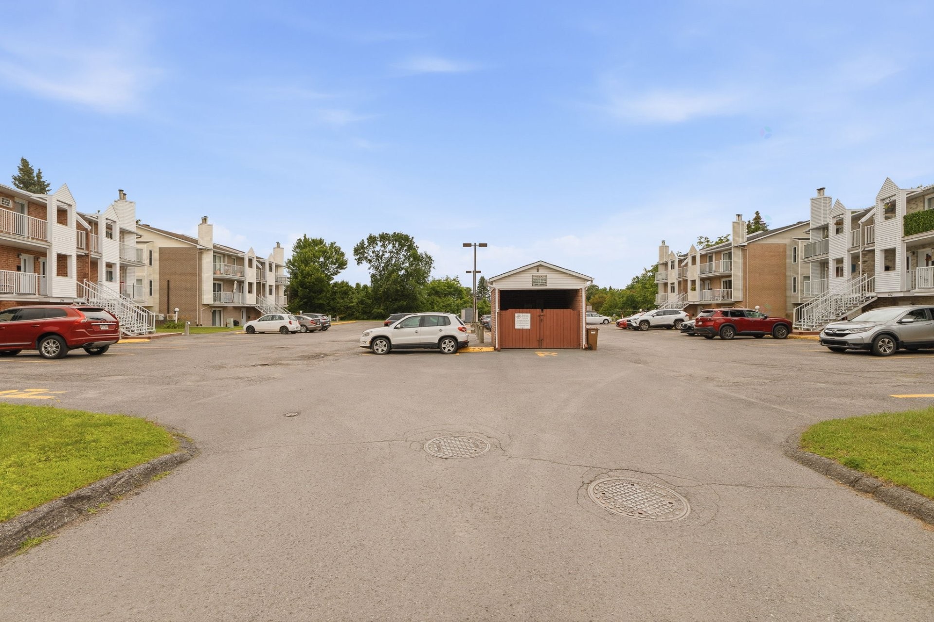 









186


Boul. La Vérendrye E.

, 1,
Gatineau (Gatineau),




QC
J8P7R6

