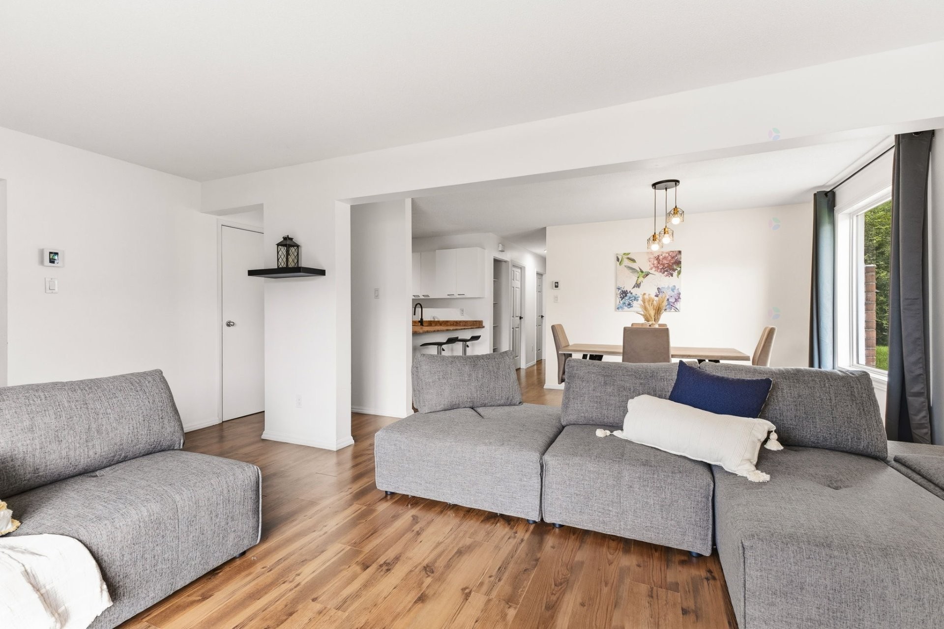









186


Boul. La Vérendrye E.

, 1,
Gatineau (Gatineau),




QC
J8P7R6

