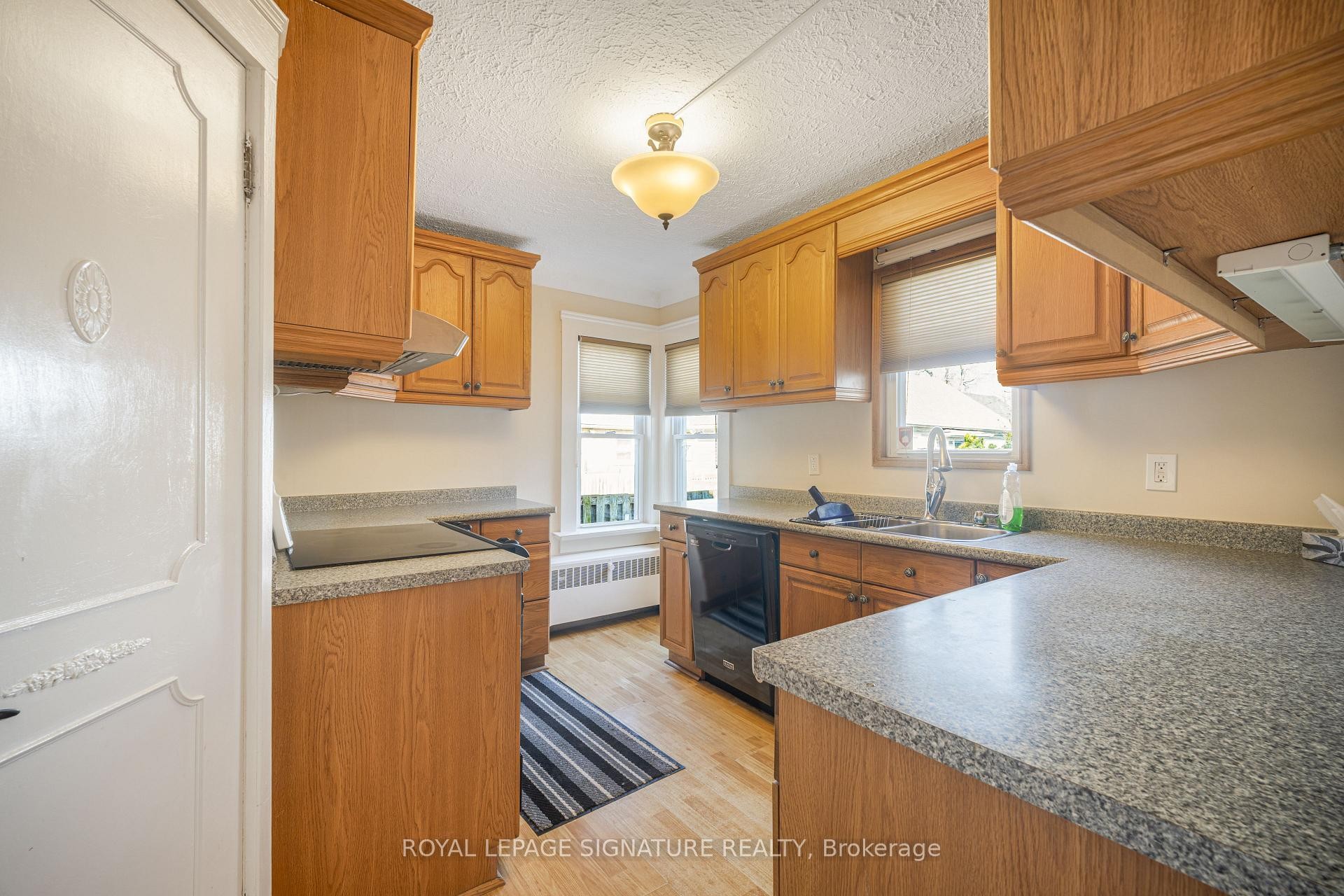 









141


York

Street,
St. Catharines,




ON
L2R 6E8

