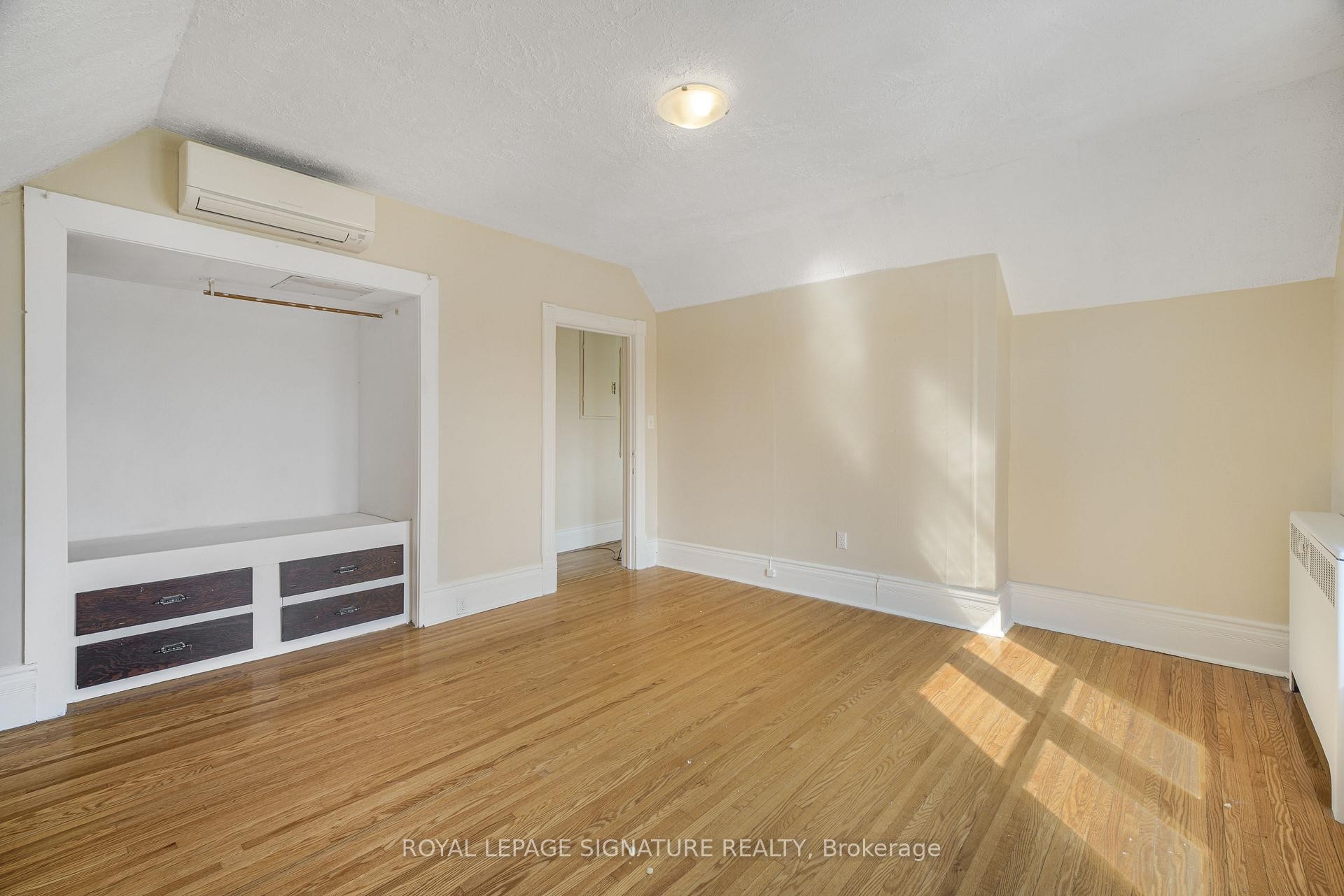 









141


York

Street,
St. Catharines,




ON
L2R 6E8

