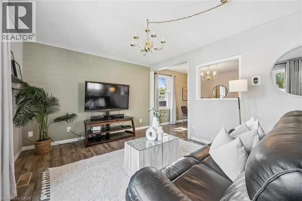 












976 GUELPH Street

,
Kitchener,




Ontario
N2H5Z6

