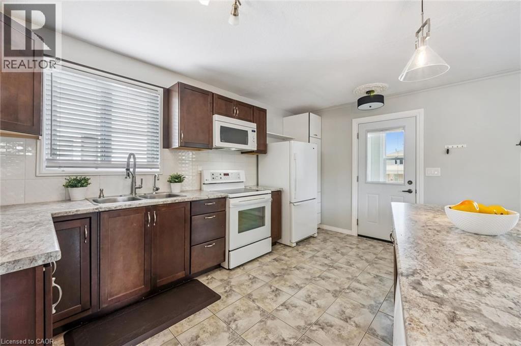 












976 GUELPH Street

,
Kitchener,




Ontario
N2H5Z6

