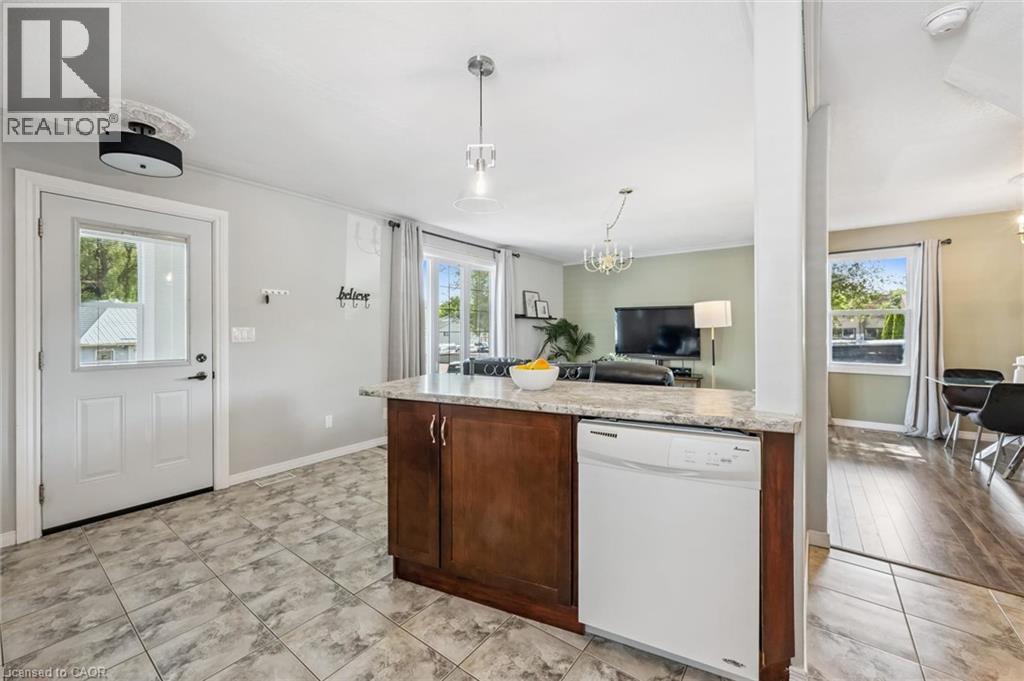 












976 GUELPH Street

,
Kitchener,




Ontario
N2H5Z6

