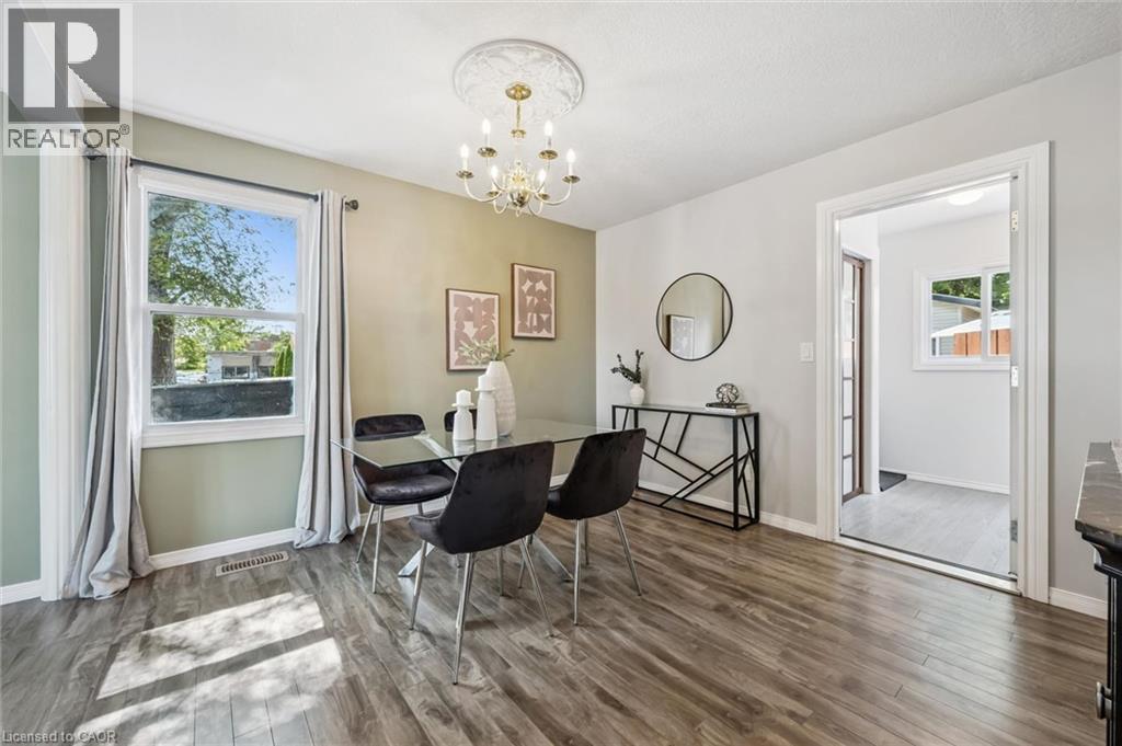 












976 GUELPH Street

,
Kitchener,




Ontario
N2H5Z6

