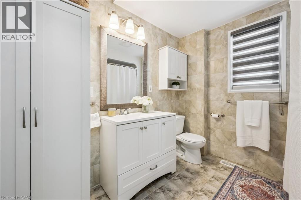 












976 GUELPH Street

,
Kitchener,




Ontario
N2H5Z6

