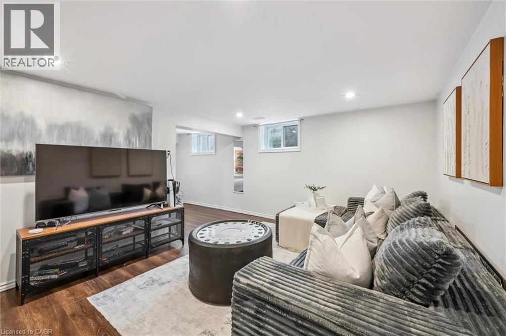 












976 GUELPH Street

,
Kitchener,




Ontario
N2H5Z6

