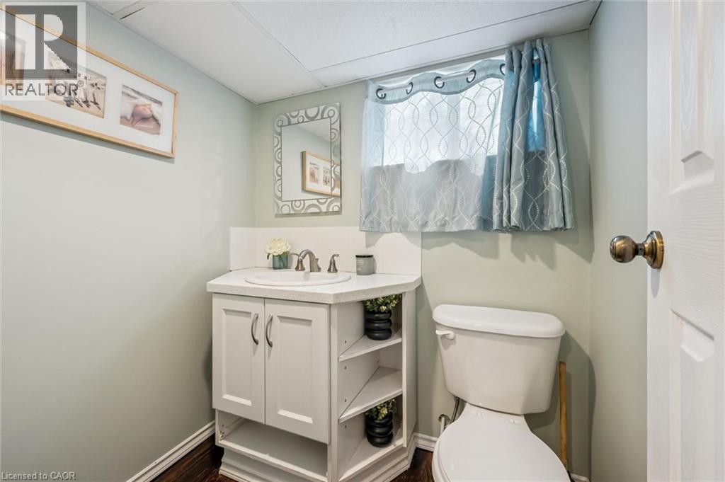 












976 GUELPH Street

,
Kitchener,




Ontario
N2H5Z6

