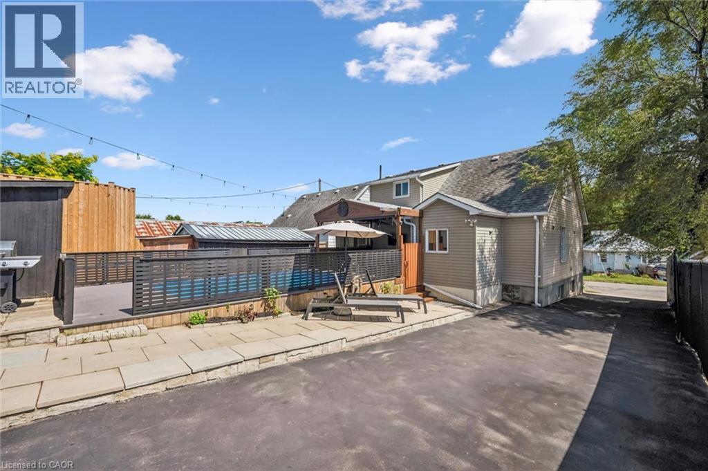 












976 GUELPH Street

,
Kitchener,




Ontario
N2H5Z6

