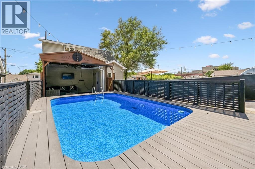 












976 GUELPH Street

,
Kitchener,




Ontario
N2H5Z6

