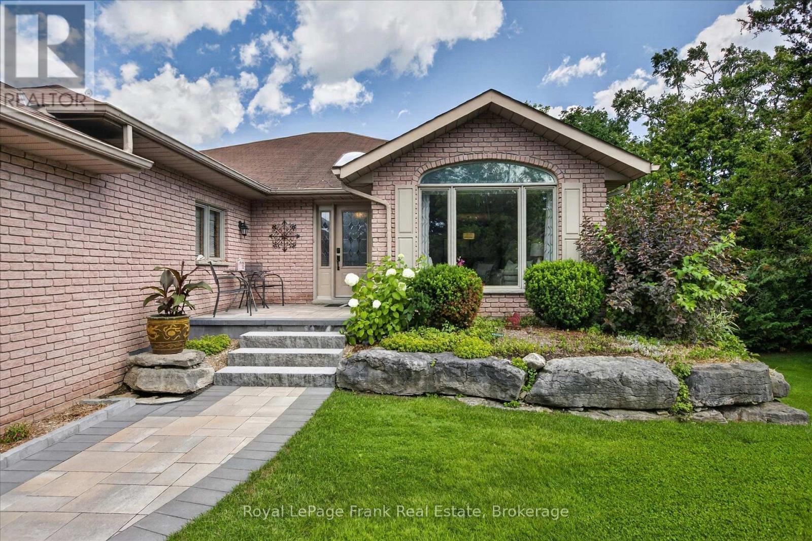 












64 ISLAND BAY DRIVE

,
Kawartha Lakes (Bobcaygeon),




Ontario
K0M1A0


