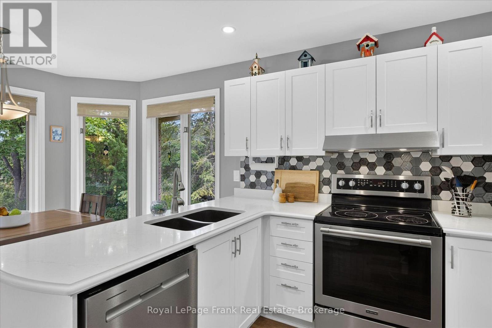 












64 ISLAND BAY DRIVE

,
Kawartha Lakes (Bobcaygeon),




Ontario
K0M1A0

