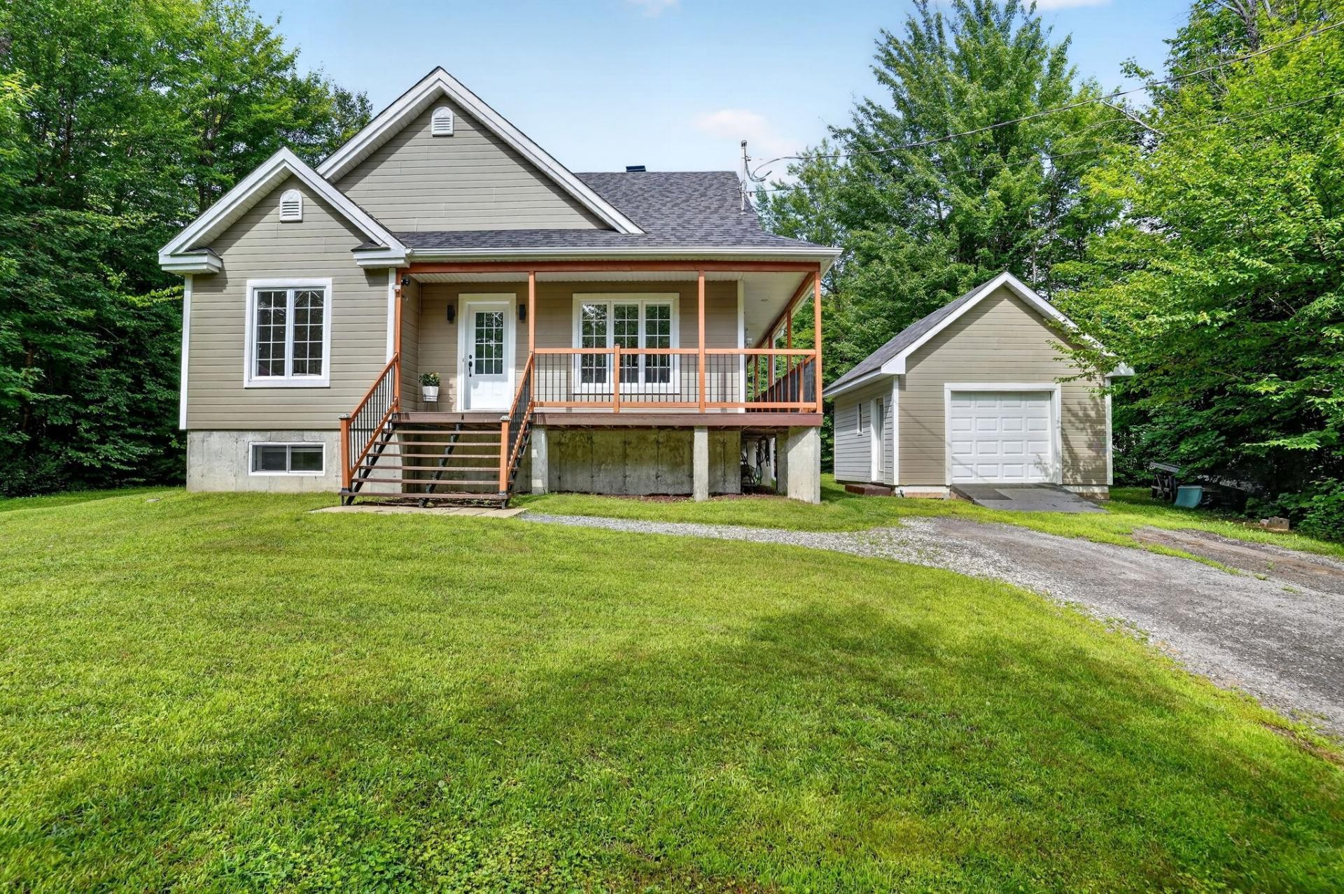 









565


Rue du Bouton-d'Or

,
Sainte-Sophie,




QC
J5J1T5

