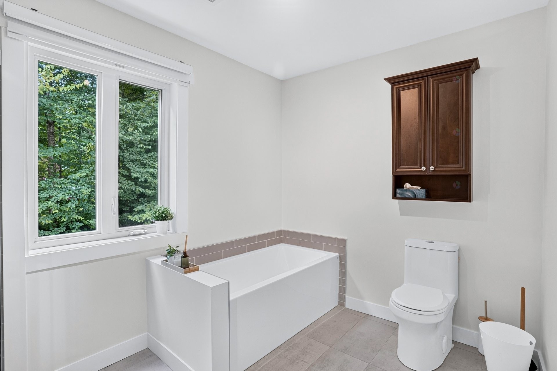 









565


Rue du Bouton-d'Or

,
Sainte-Sophie,




QC
J5J1T5


