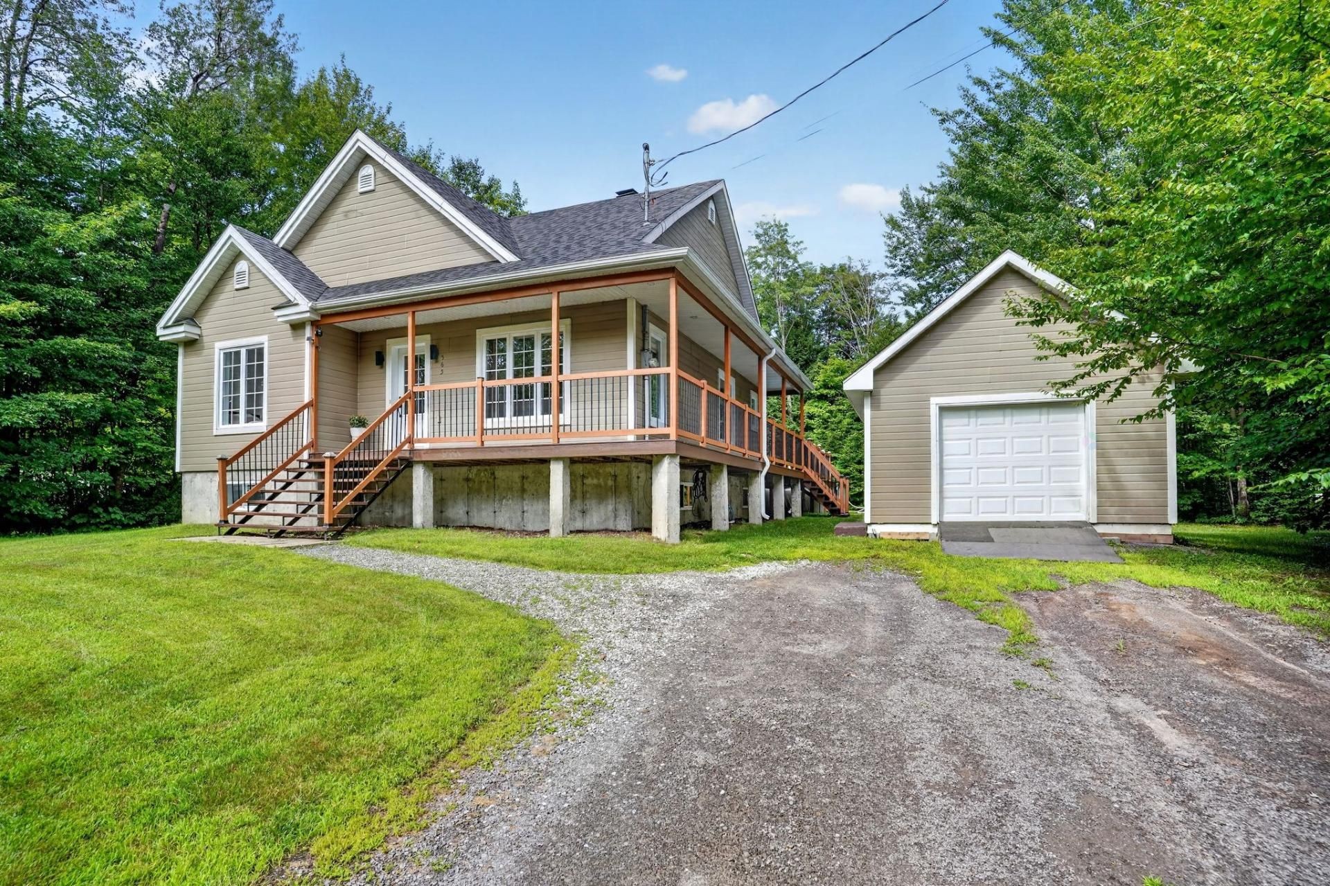 









565


Rue du Bouton-d'Or

,
Sainte-Sophie,




QC
J5J1T5

