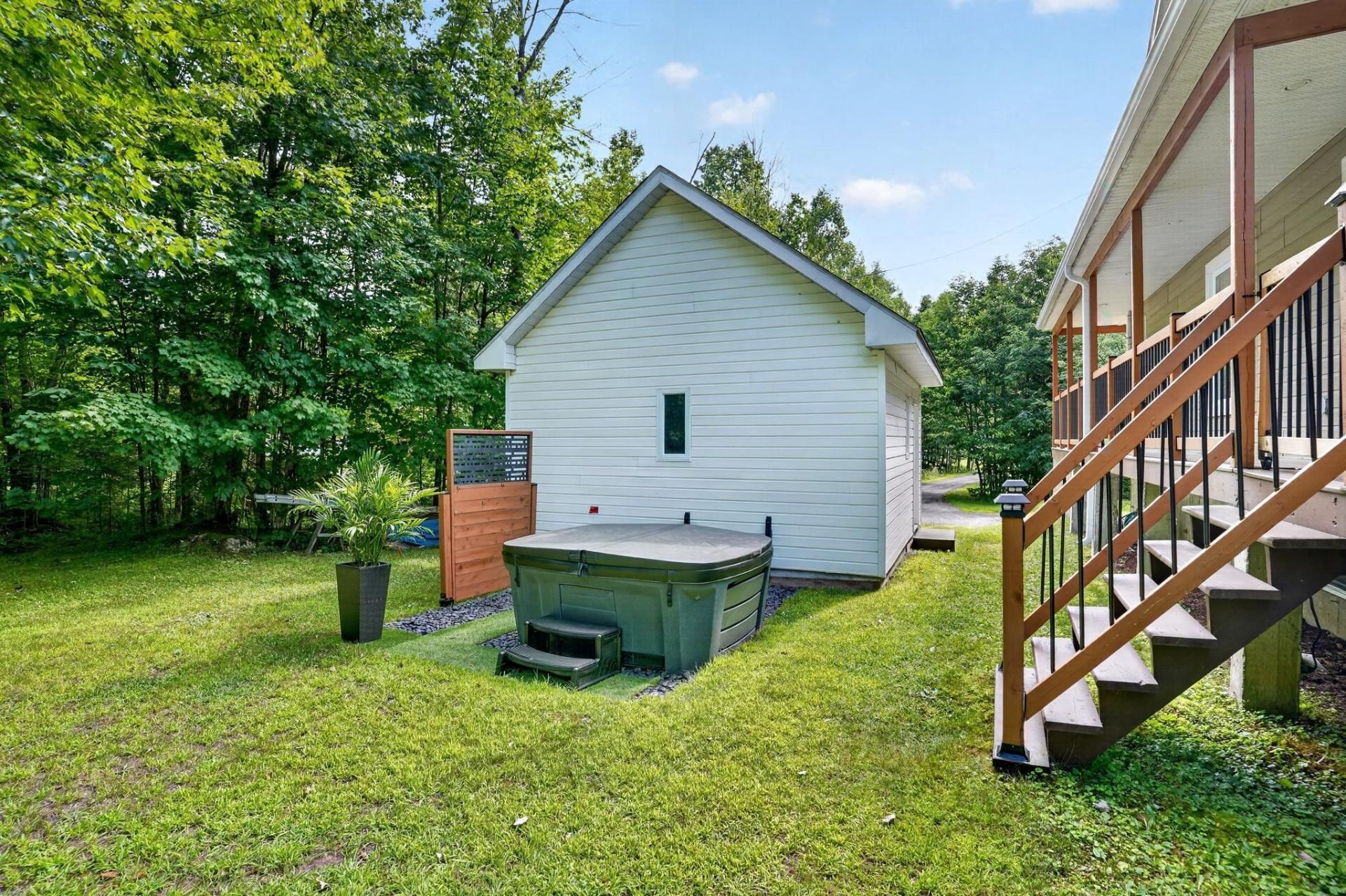 









565


Rue du Bouton-d'Or

,
Sainte-Sophie,




QC
J5J1T5

