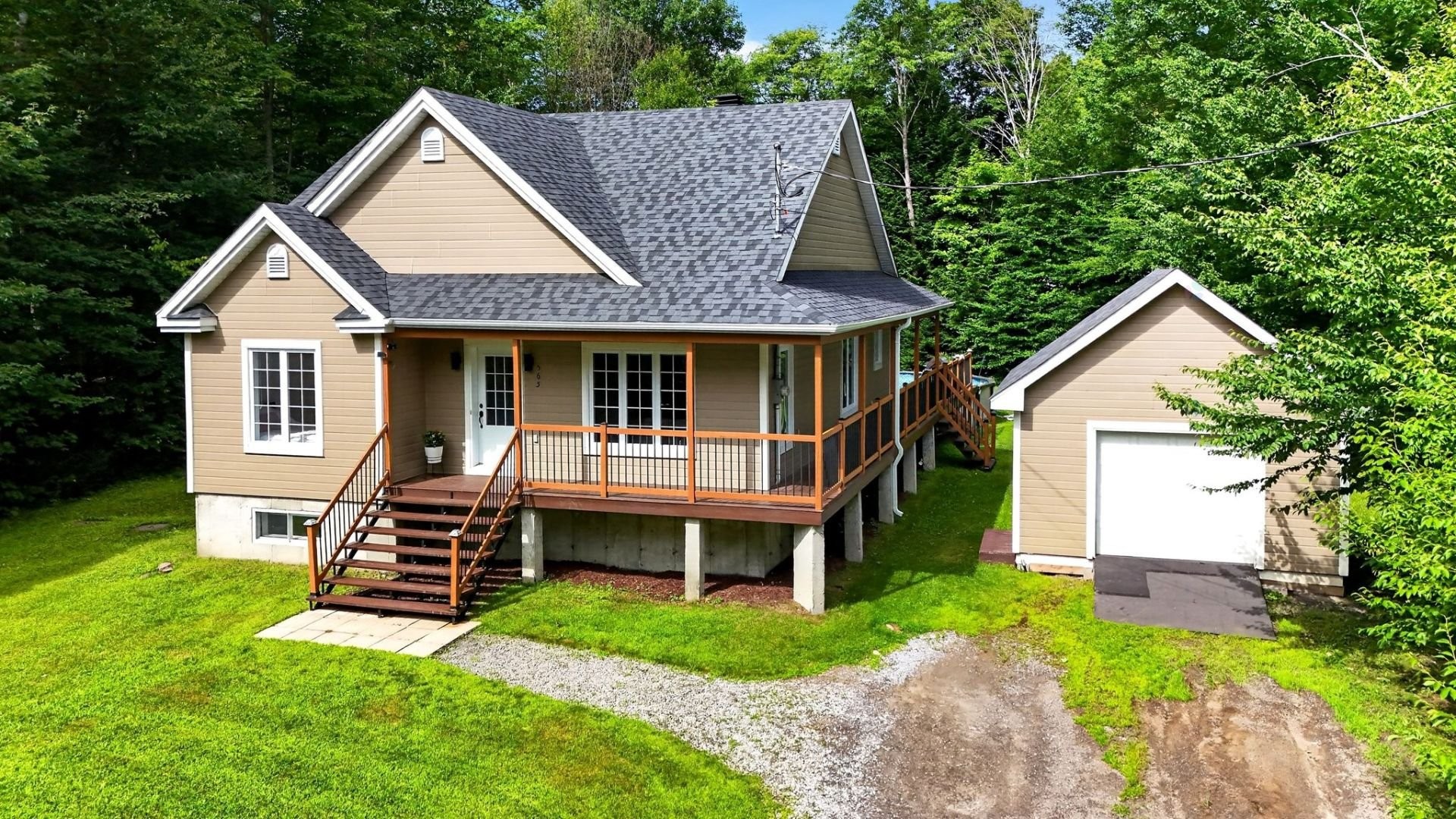 









565


Rue du Bouton-d'Or

,
Sainte-Sophie,




QC
J5J1T5

