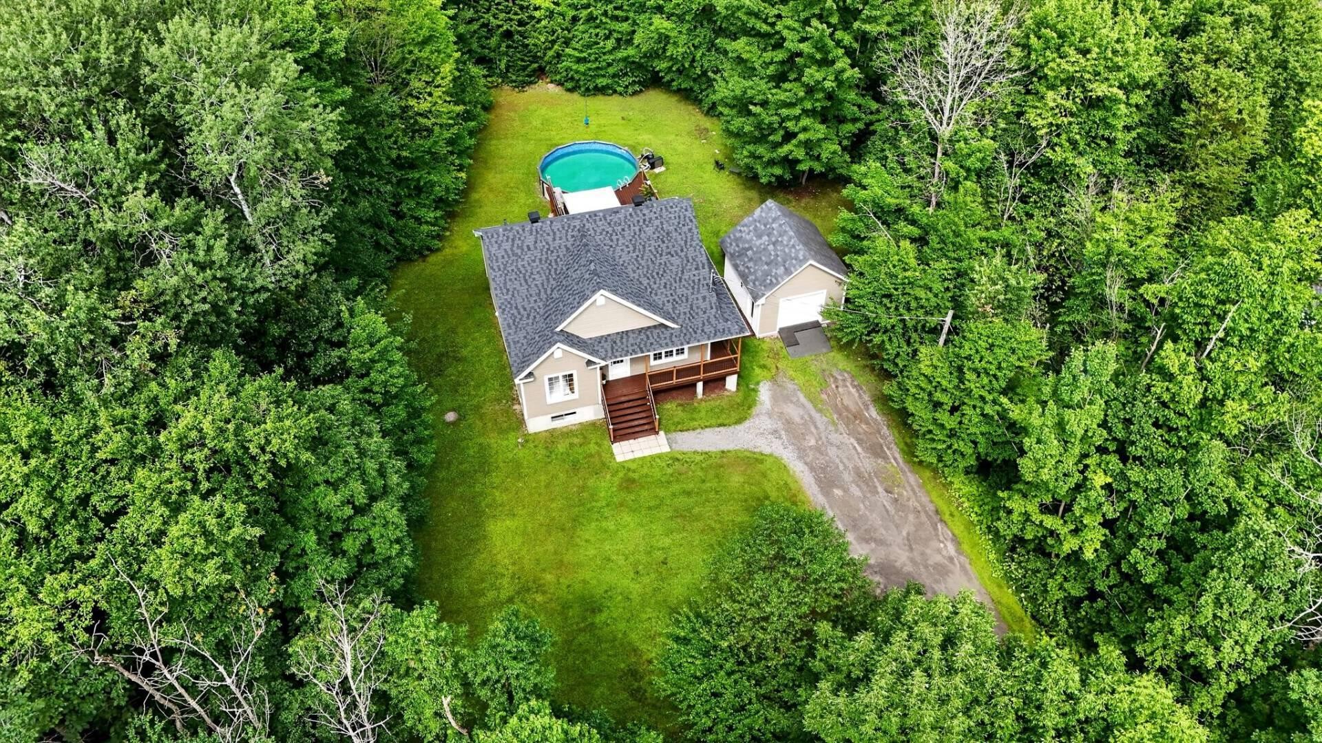 









565


Rue du Bouton-d'Or

,
Sainte-Sophie,




QC
J5J1T5

