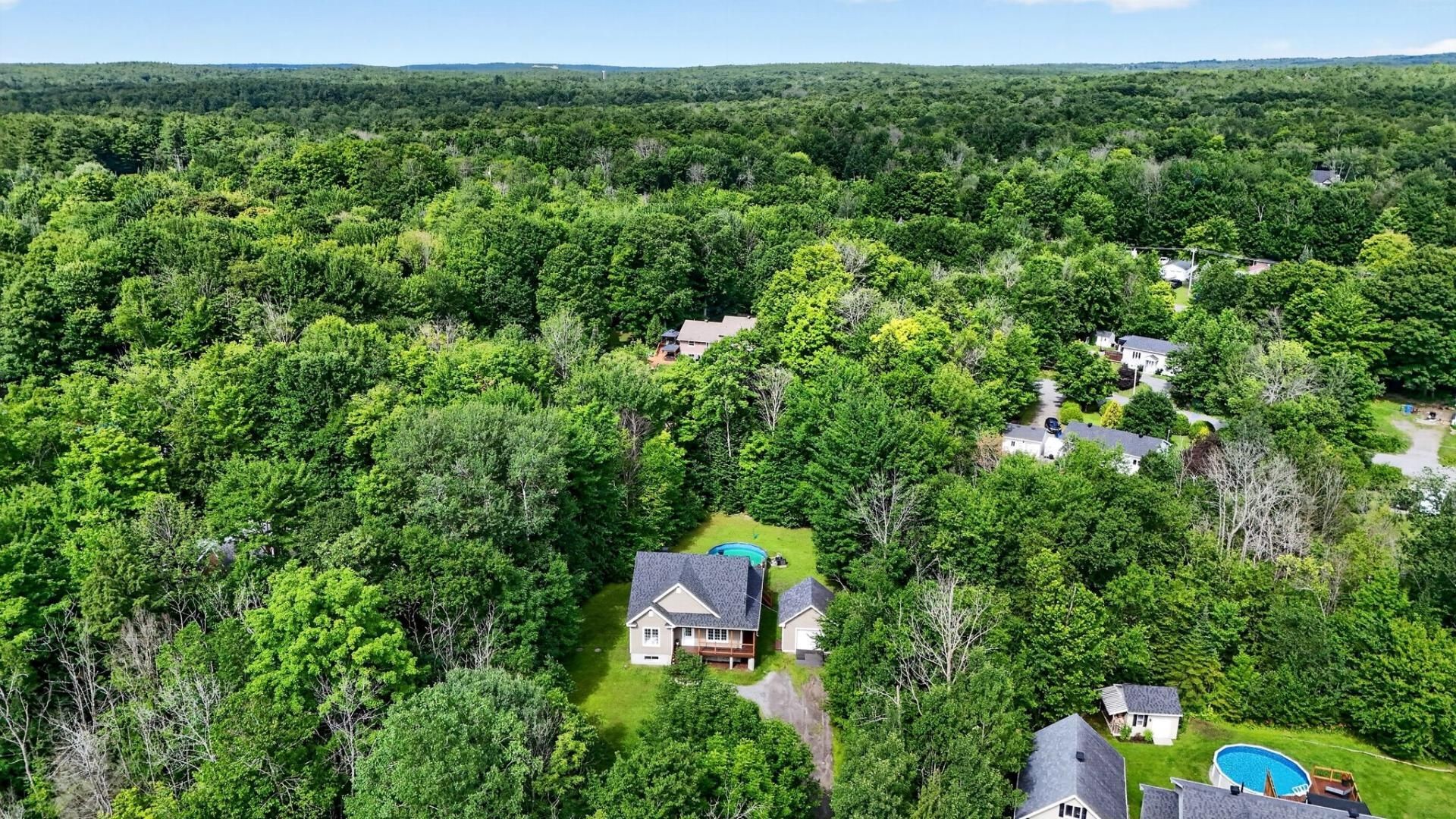 









565


Rue du Bouton-d'Or

,
Sainte-Sophie,




QC
J5J1T5

