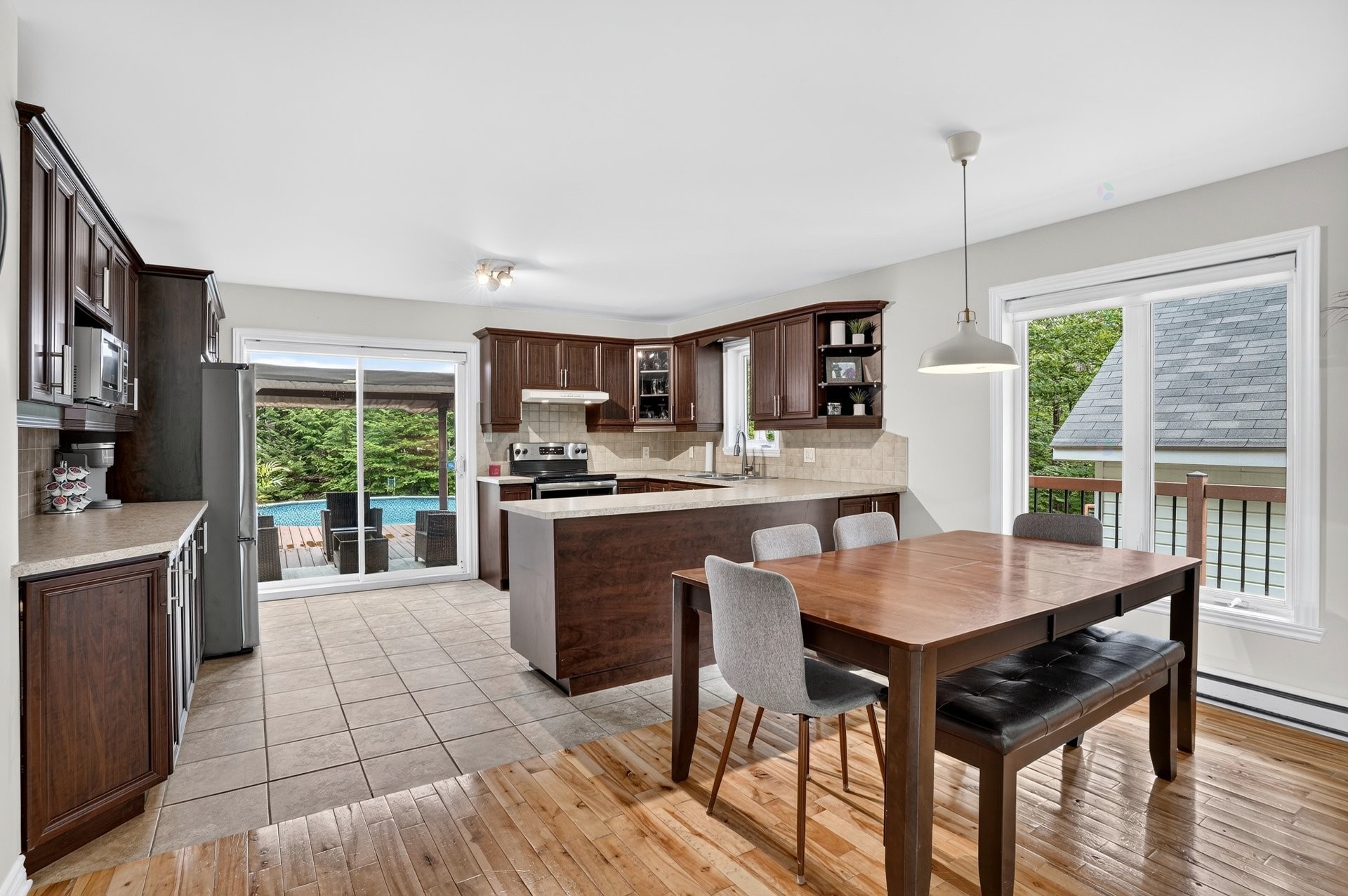 









565


Rue du Bouton-d'Or

,
Sainte-Sophie,




QC
J5J1T5

