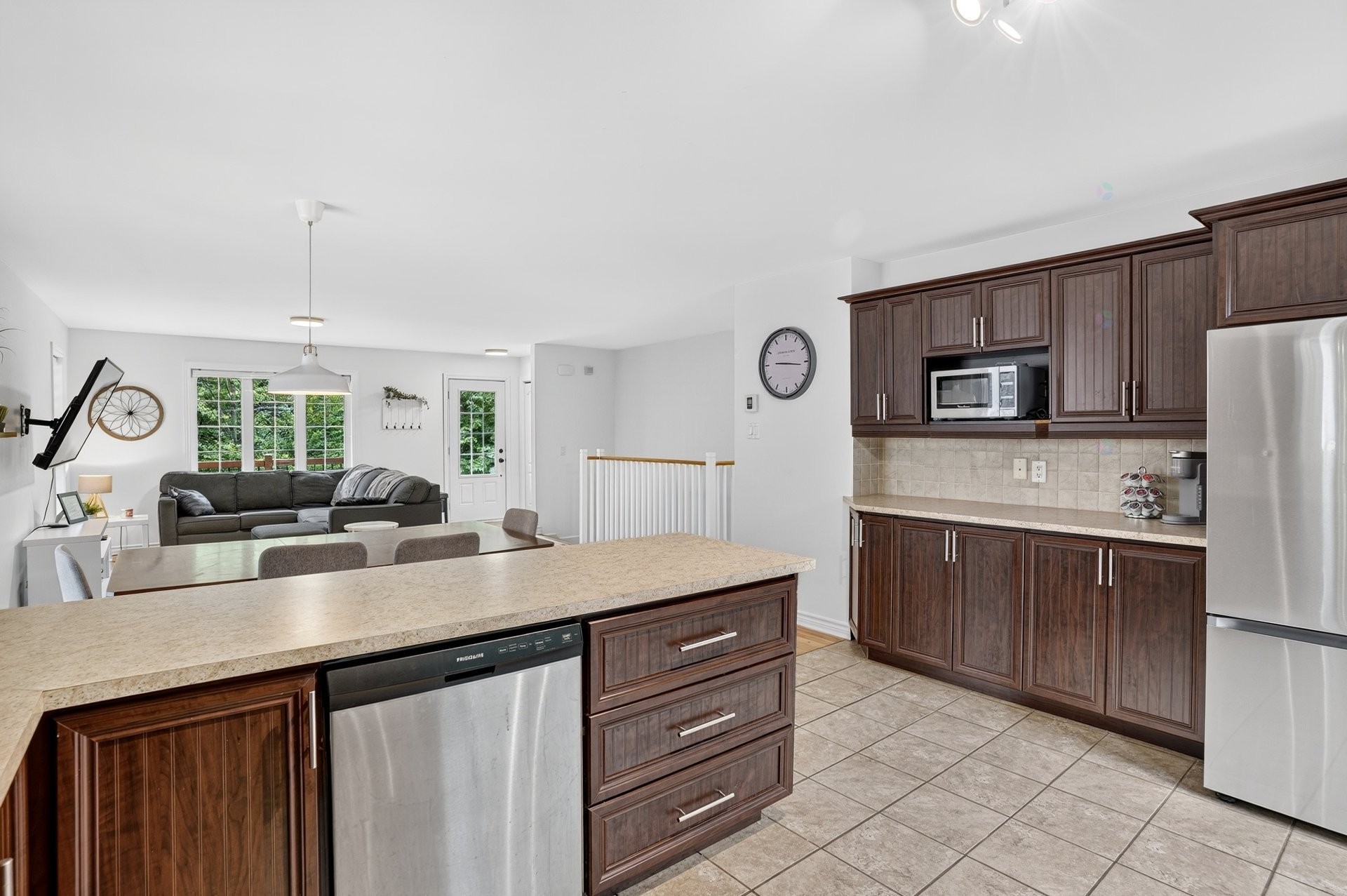 









565


Rue du Bouton-d'Or

,
Sainte-Sophie,




QC
J5J1T5


