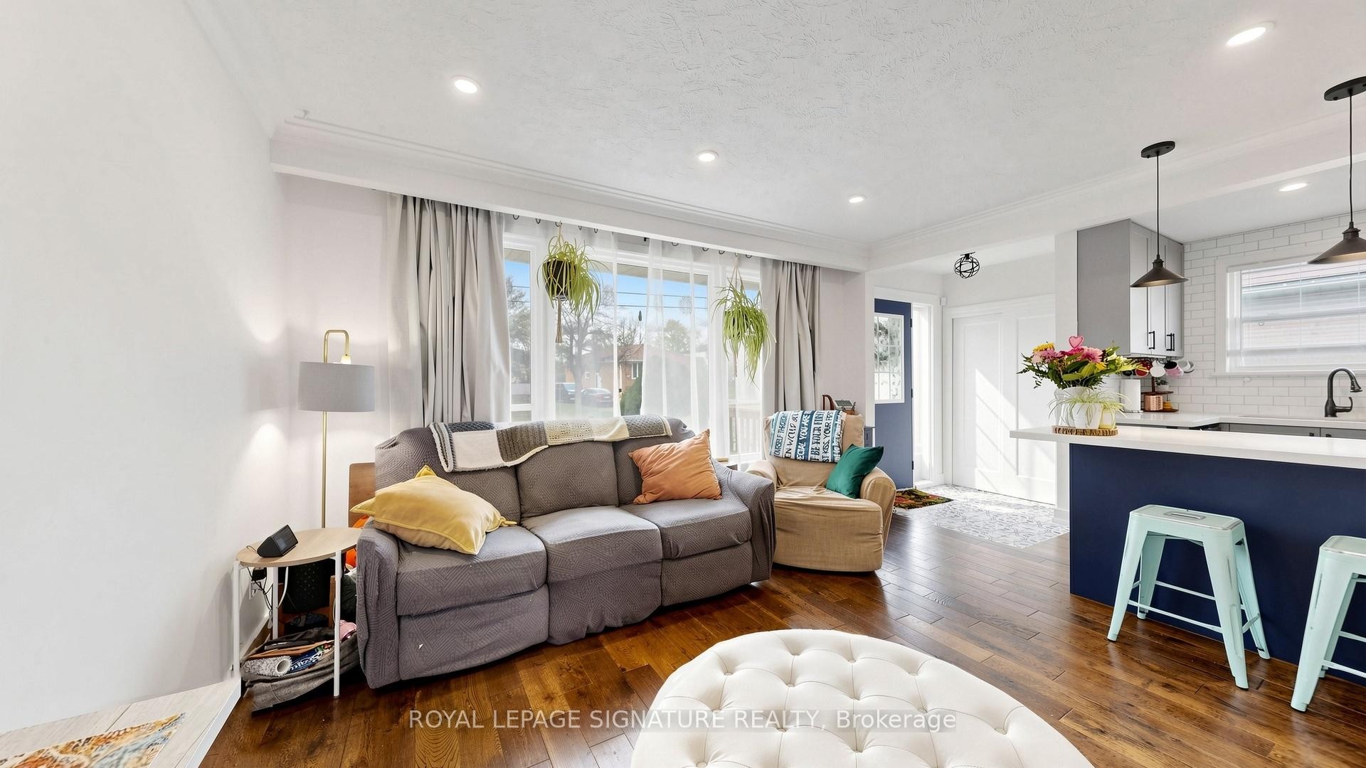 









33


Neapolitan

Drive,
Toronto,




ON
M1P 4B2

