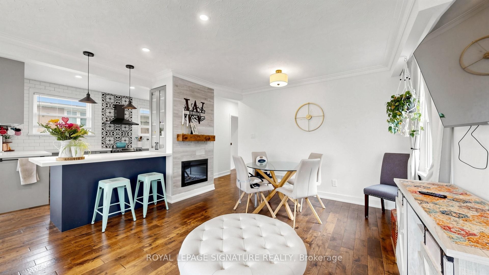 









33


Neapolitan

Drive,
Toronto,




ON
M1P 4B2

