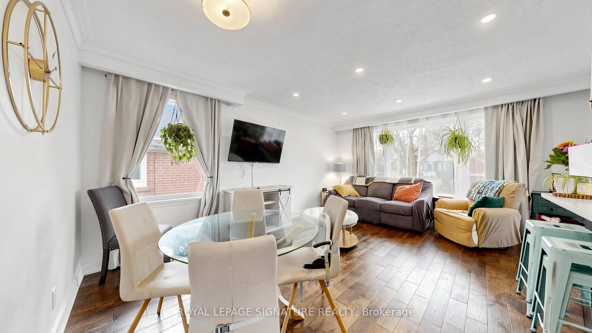 









33


Neapolitan

Drive,
Toronto,




ON
M1P 4B2

