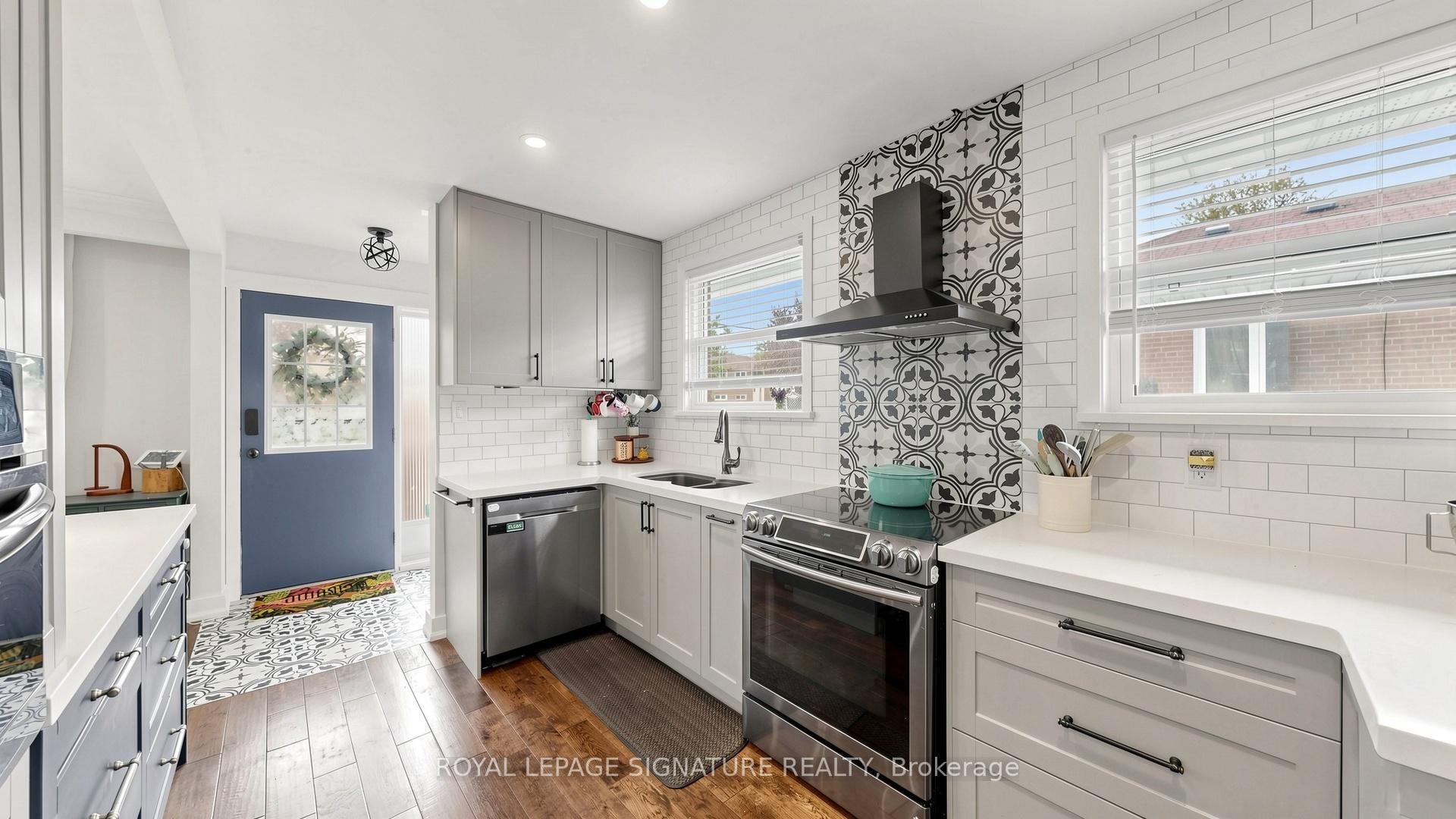 









33


Neapolitan

Drive,
Toronto,




ON
M1P 4B2

