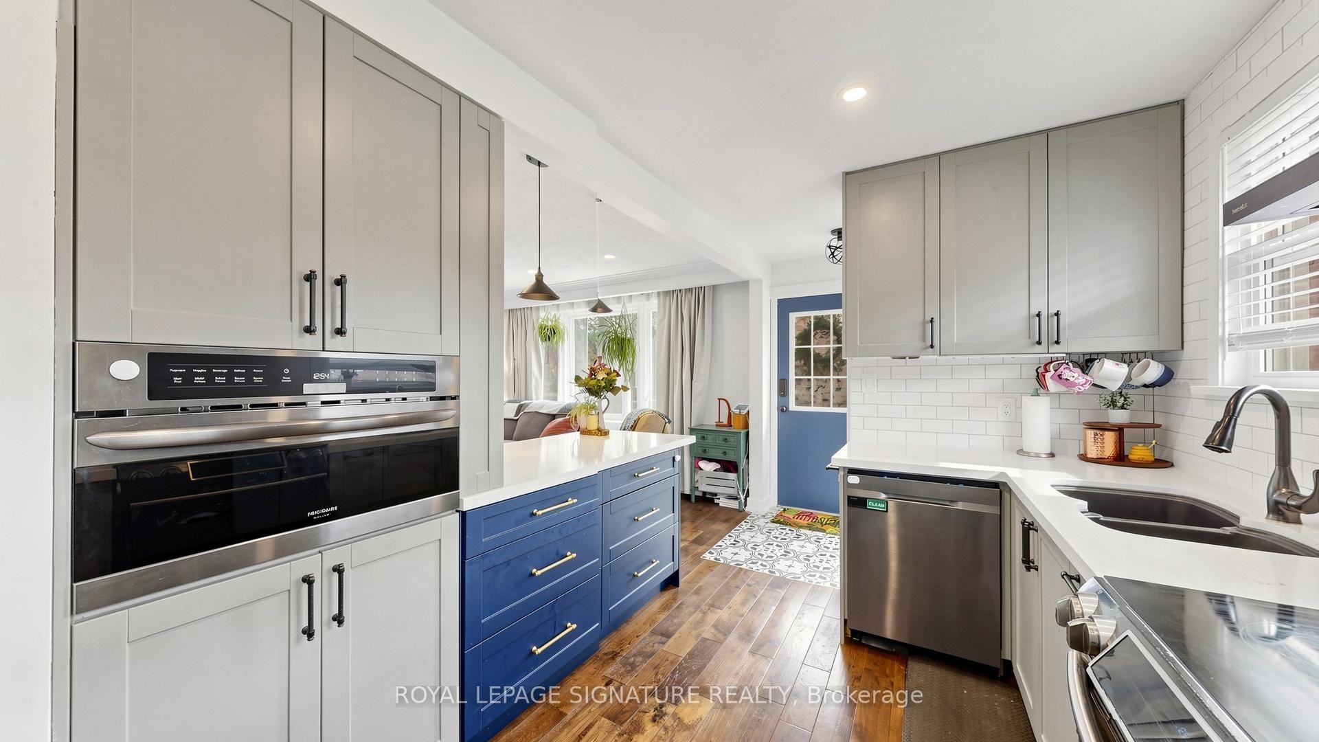 









33


Neapolitan

Drive,
Toronto,




ON
M1P 4B2

