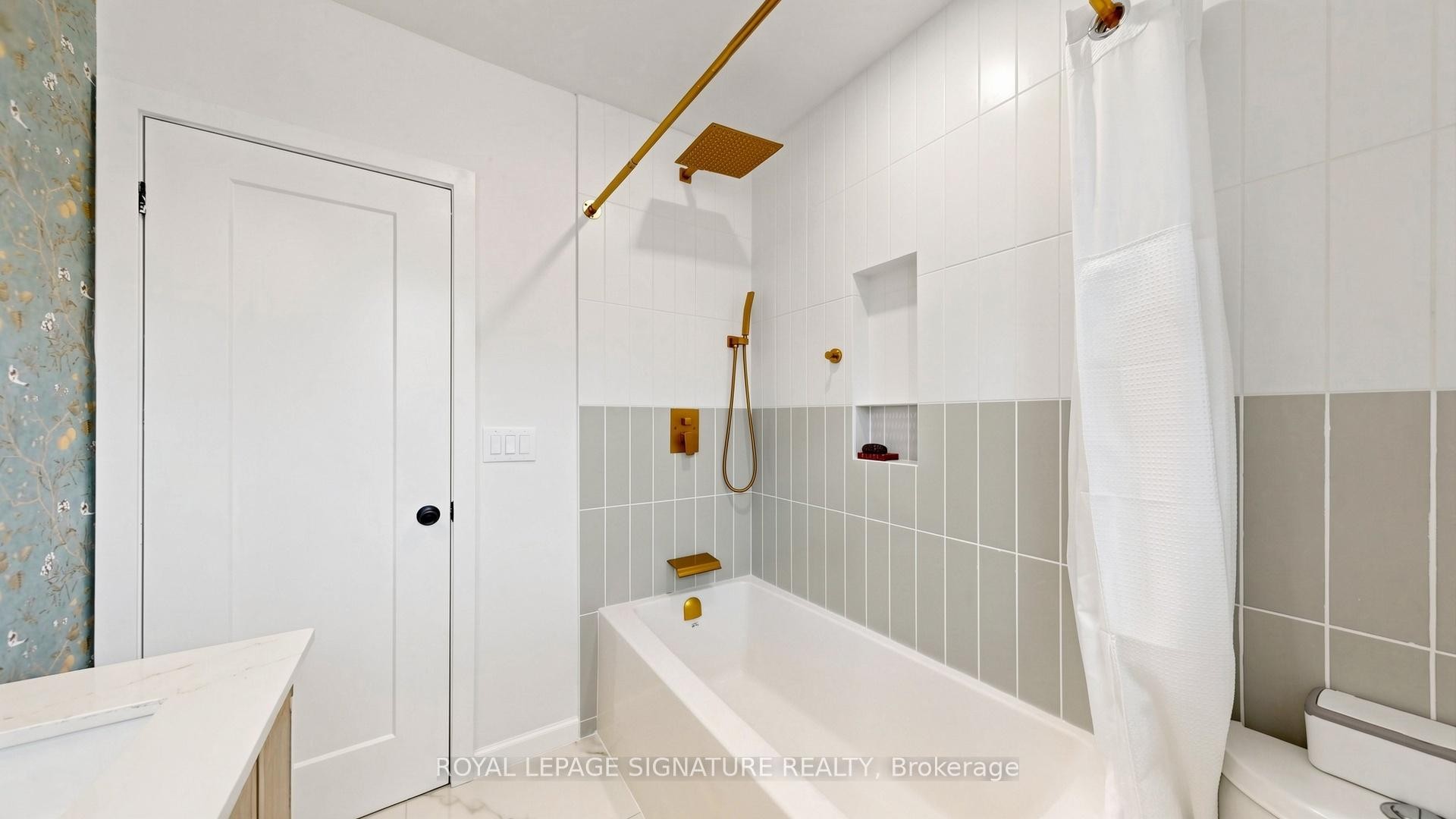 









33


Neapolitan

Drive,
Toronto,




ON
M1P 4B2

