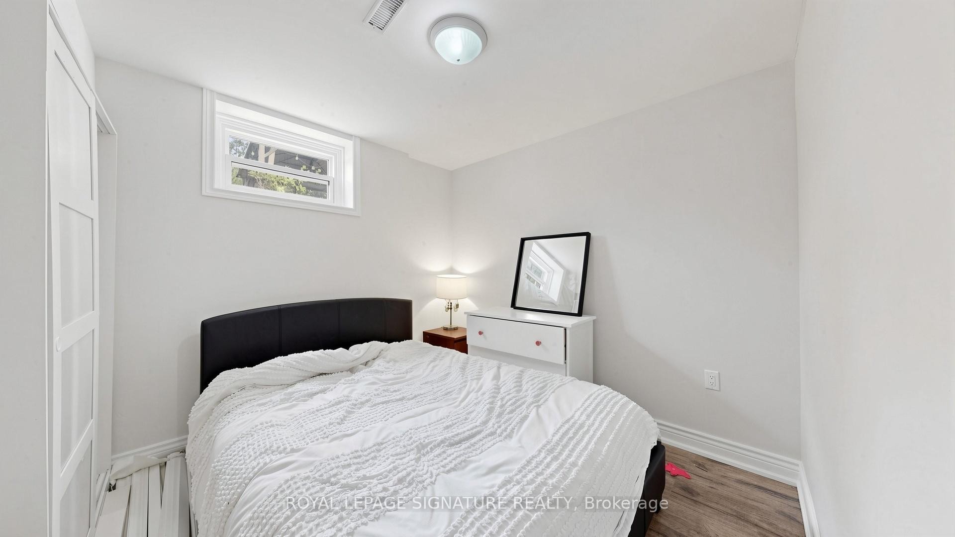 









33


Neapolitan

Drive,
Toronto,




ON
M1P 4B2

