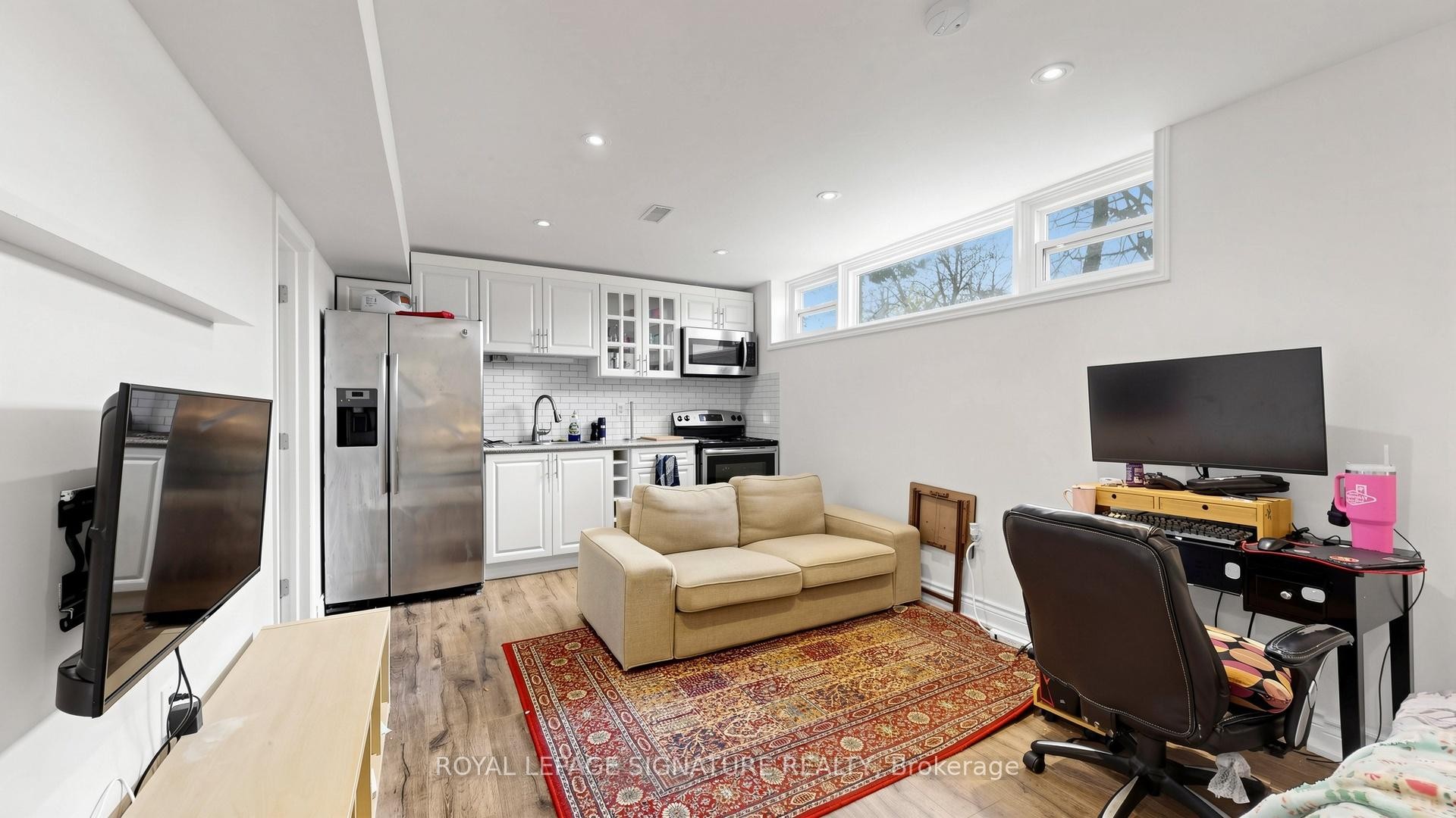 









33


Neapolitan

Drive,
Toronto,




ON
M1P 4B2

