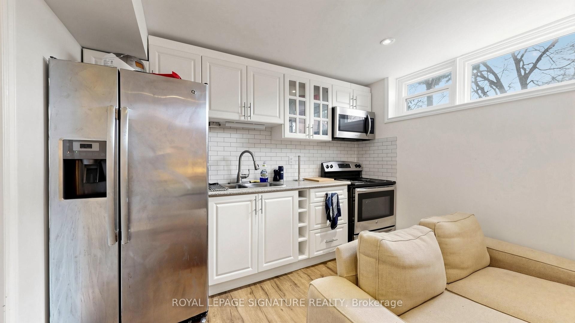 









33


Neapolitan

Drive,
Toronto,




ON
M1P 4B2

