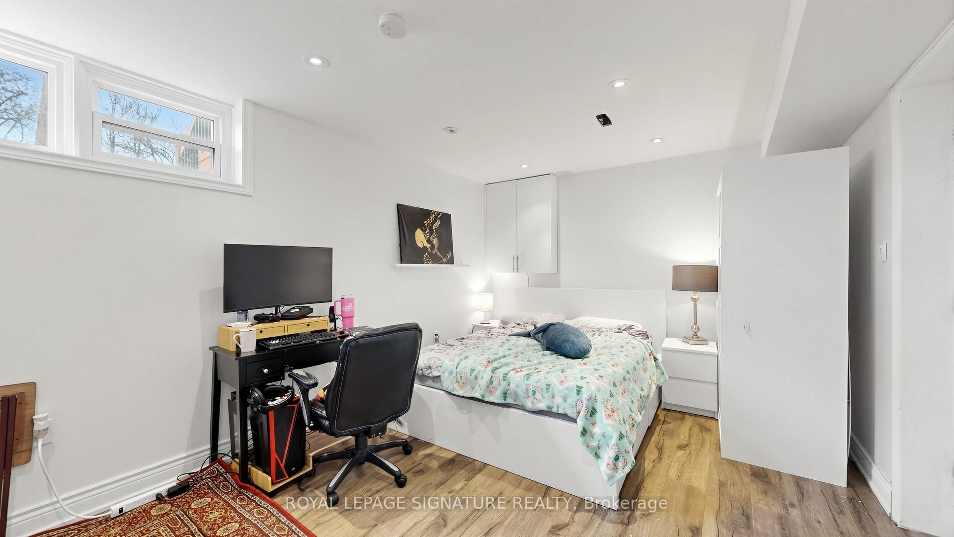 









33


Neapolitan

Drive,
Toronto,




ON
M1P 4B2

