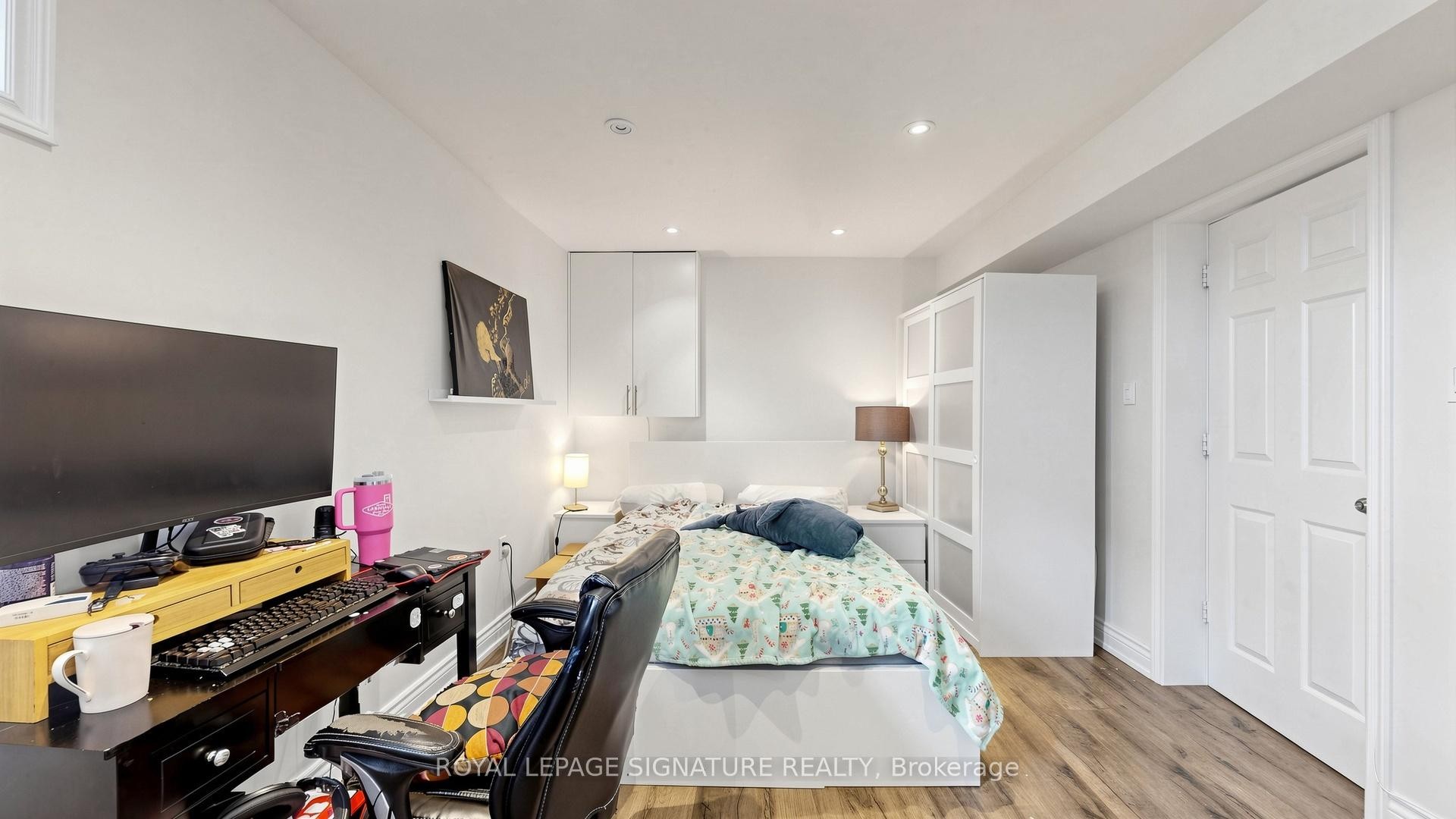 









33


Neapolitan

Drive,
Toronto,




ON
M1P 4B2

