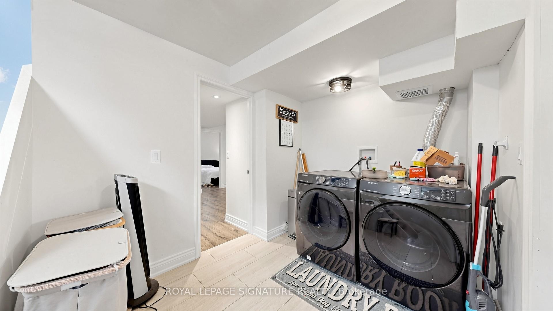 









33


Neapolitan

Drive,
Toronto,




ON
M1P 4B2

