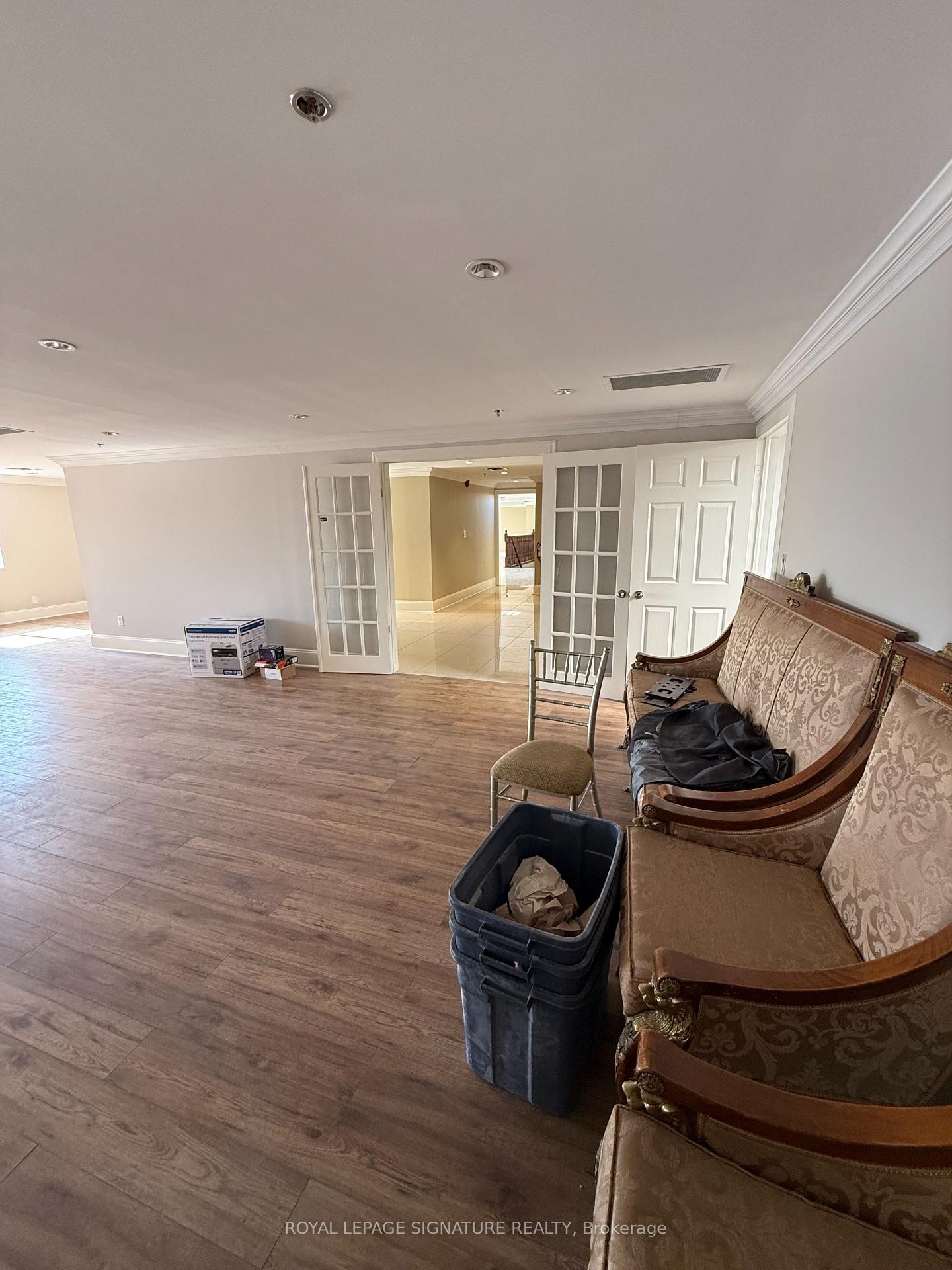 









7601


Jane

Street, 2nd Flr - Rear Entrance,
Vaughan,




ON
L4K 1X2

