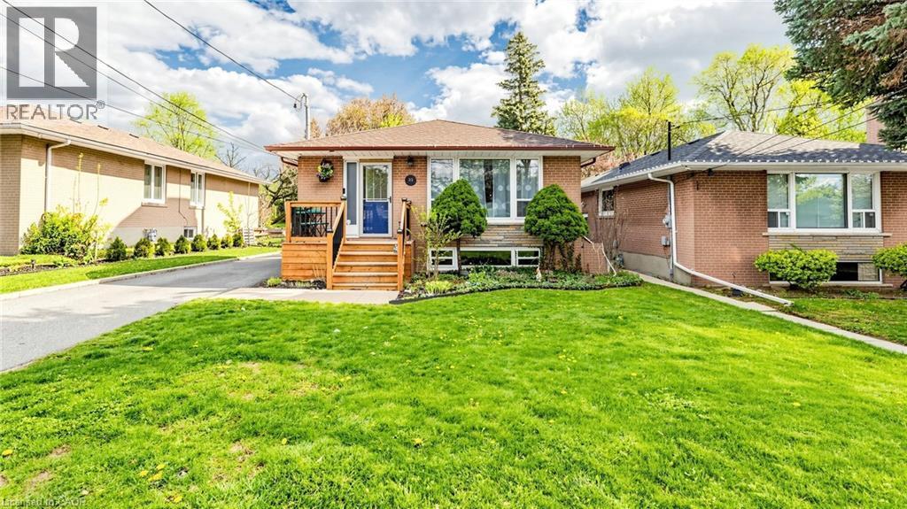 












33 NEAPOLITAN Drive

,
Scarborough,




Ontario
M1P4B2

