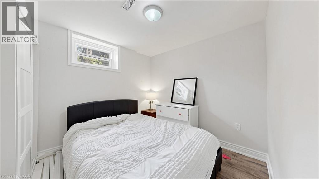 












33 NEAPOLITAN Drive

,
Scarborough,




Ontario
M1P4B2

