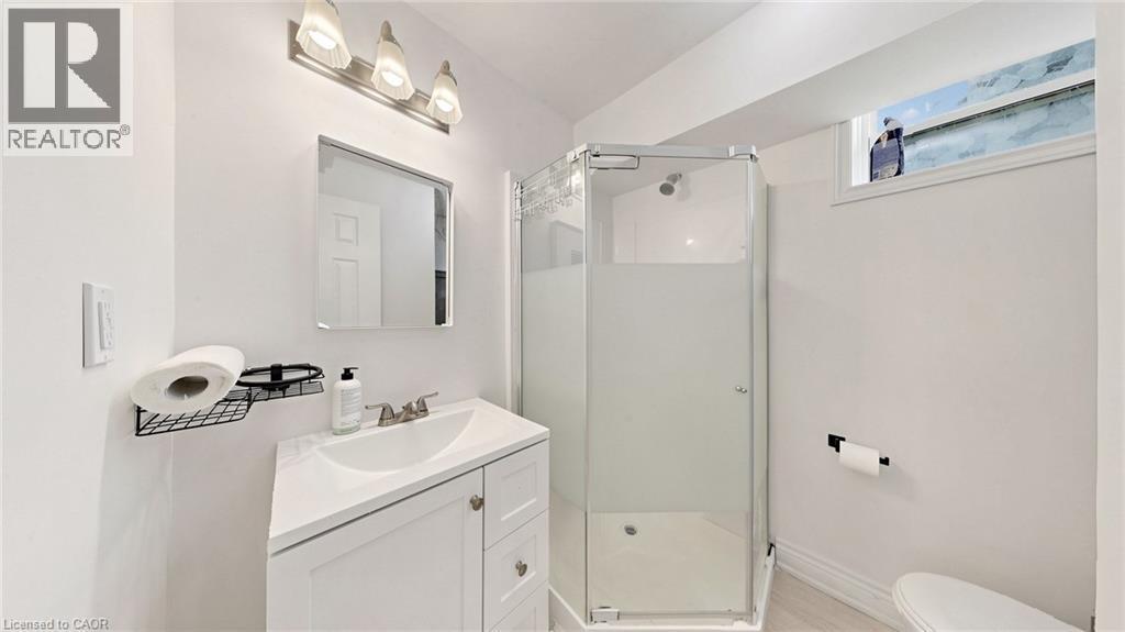 












33 NEAPOLITAN Drive

,
Scarborough,




Ontario
M1P4B2


