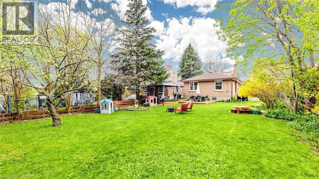 












33 NEAPOLITAN Drive

,
Scarborough,




Ontario
M1P4B2

