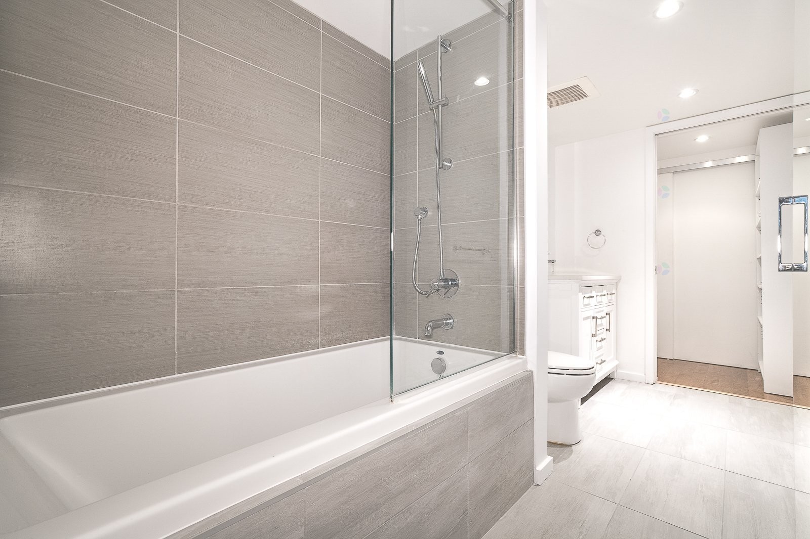 









350


Boul. De Maisonneuve O.

, 710,
Montréal (Ville-Marie),




QC
H3A0B4

