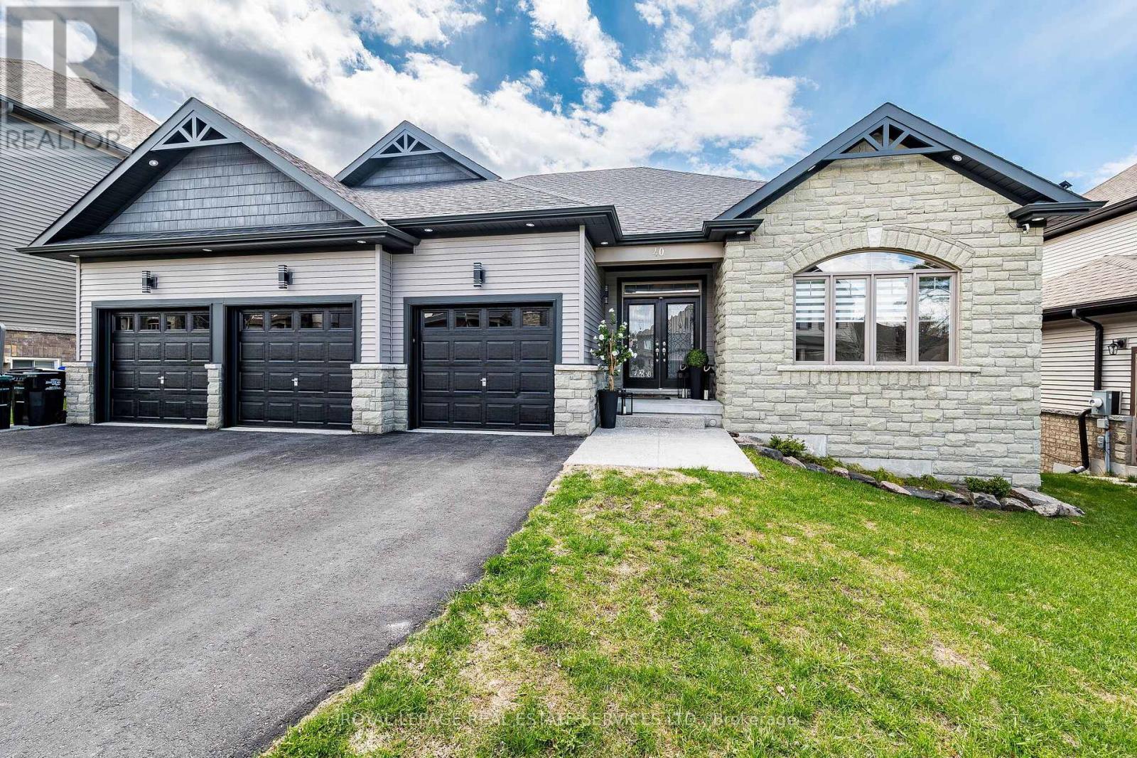 












40 LANDSCAPE DRIVE

,
Oro-Medonte,




Ontario
L0L2L0

